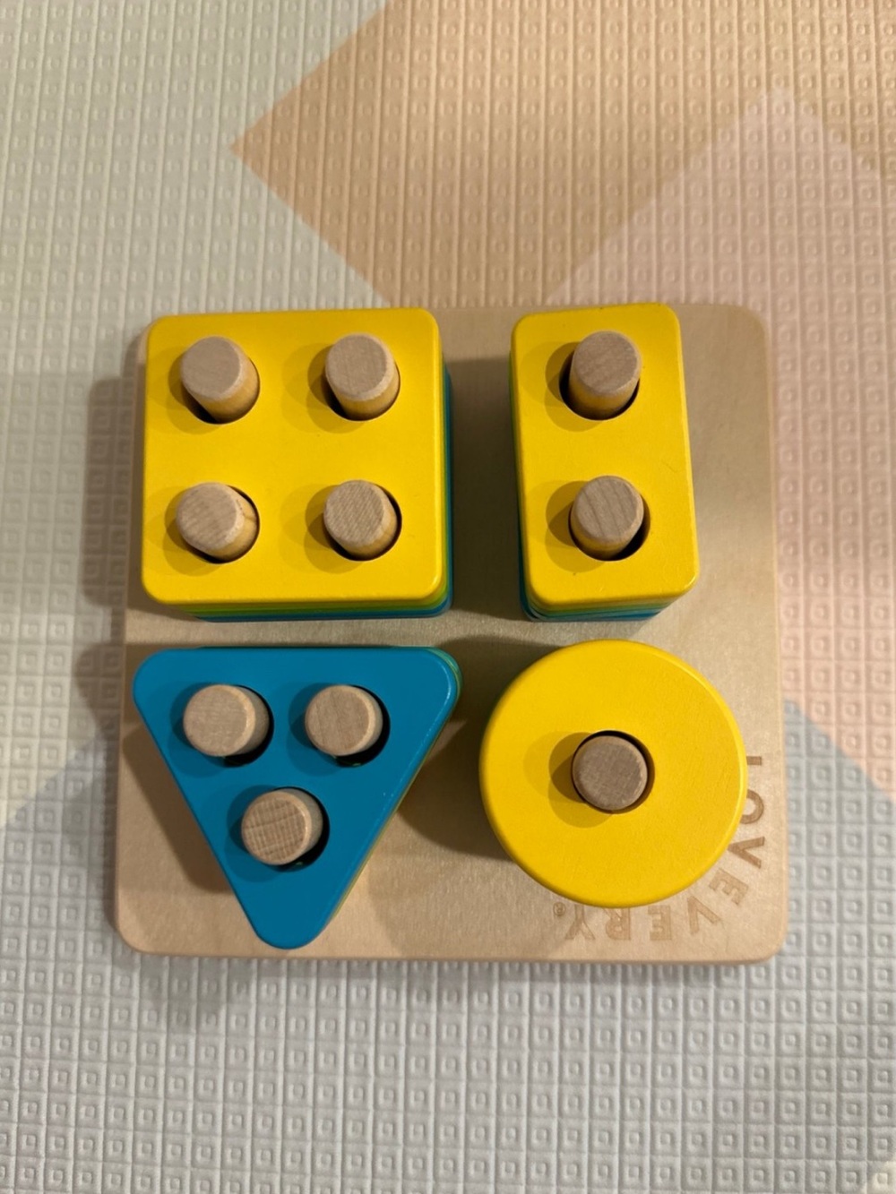 Lovevery Sort & Stack Peg Puzzle 28-30 M